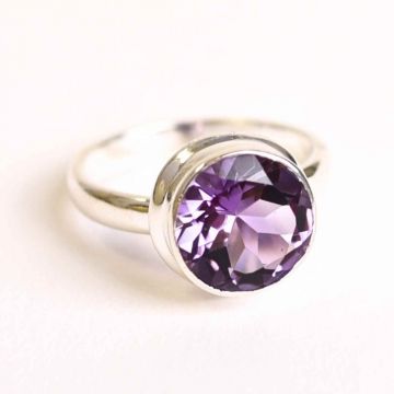 Inel Argint 925 cu Ametist Fatetat Rotund ,   Armonie si Claritate Spirituala