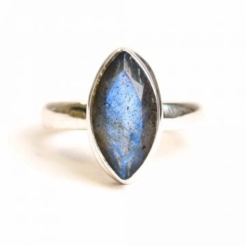 Inel Argint 925 cu Labradorit fatetat forma delica,   Intuitie si Protectie