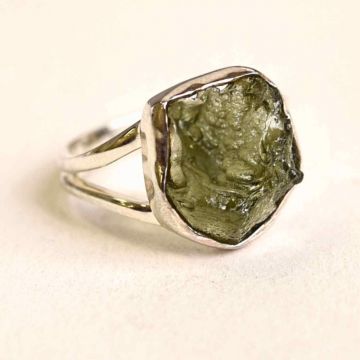 Inel argint 925 cu Moldavit natural brut Marime 53-54  (EU)   7 (US) ,   Piatra transformarii spirituale