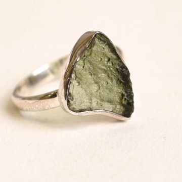 Inel argint 925 cu Moldavit natural brut Marime 55-56  (EU)   8 (US) ,   Piatra transformarii spirituale