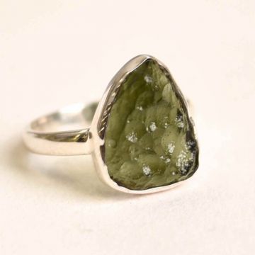 Inel argint 925 cu Moldavit natural brut Marime 55-56  (EU)   8 (US) ,   Piatra transformarii spirituale