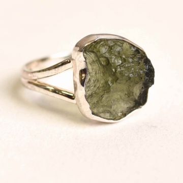 Inel argint 925 cu Moldavit natural brut Marime 55-56  (EU)   8 (US) ,   Piatra transformarii spirituale