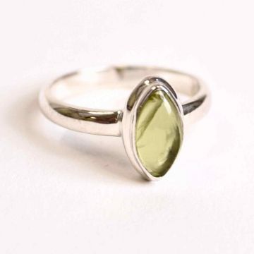 Inel argint 925 cu Peridot natural forma delica,   Vitalitate si Prosperitate