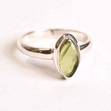 Inel argint 925 cu Peridot natural forma delica,   Vitalitate si Prosperitate