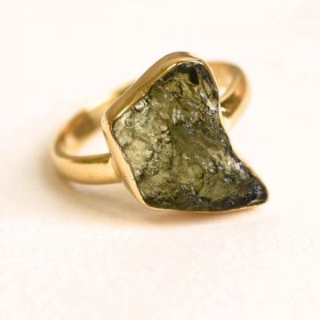 Inel argint 925 placat aur 18k cu Moldavit natural brut Marime 53-54  (EU)   7 (US) ,   Piatra transformarii si protectiei