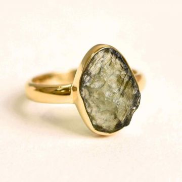 Inel argint 925 placat aur 18k cu Moldavit natural brut Marime 53-54  (EU)   7 (US) ,   Piatra transformarii si protectiei