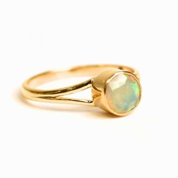 Inel Argint 925 placat cu aur 18K cu Opal Etiopian fatetat ,   Lumina si Magie Interioara
