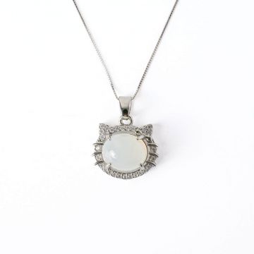 Puritate si Armonie ,  Colier pisica din calcedonie alba naturala cu lant din argint 925