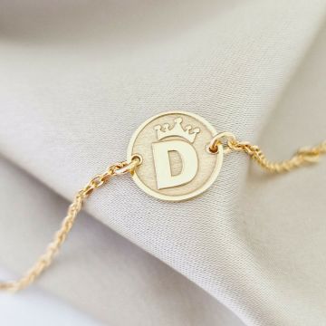 Bratara personalizata - Banut cu initiala si simbol coronita - 12 mm - Argint 925 placat cu Aur Galben 18K - Cu lantisor fata/baiat