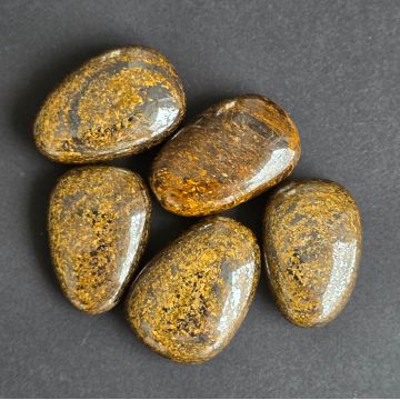 Cabochon bronzit
