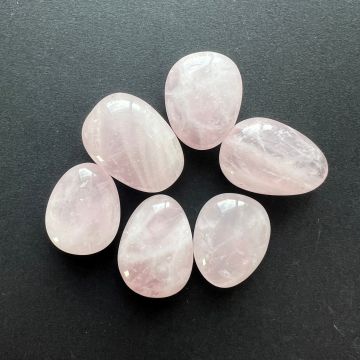 Cabochon cuart roz rulat