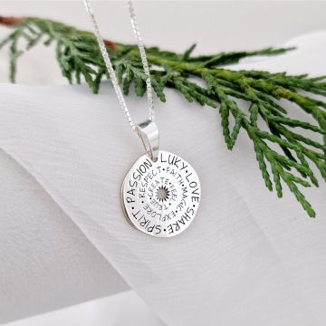 Lantisor festiv - Stea a sentimentelor scrise - Pandantiv banut neregulat gravat - Argint 925