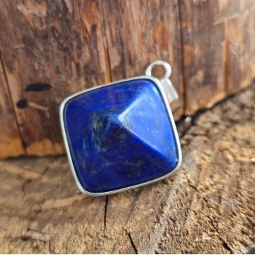 Pandantiv forma piramida lapis lazuli
