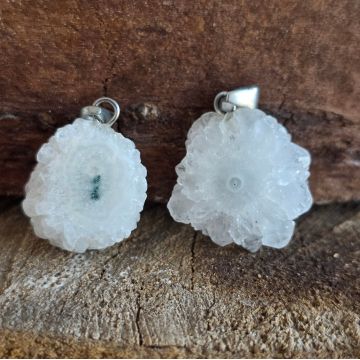 Pandantiv nodul agat alb