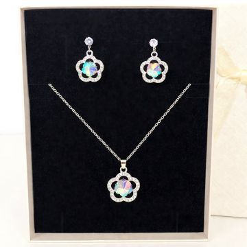 Set elegant Feeling Flower, cu colier si cercei model floral, in cutie cadou