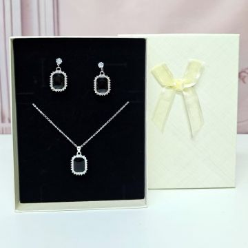 Set Feeling Black, bijuterii inox, pandantiv si cercei cu piatra neagra, in cutie cadou