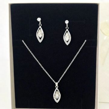 Set Feeling Drop bijuterii dama, cu cristale si pandantiv elegant tip lacrima, in cutie cadou