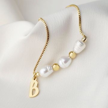 Bratara cu Perle si Initiala - Model elegant cu 3 perle, bilute si lantisor glisant - Argint 925 placat cu Aur galben 18K