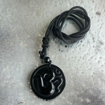 Pandantiv obsidian cu snur | OM