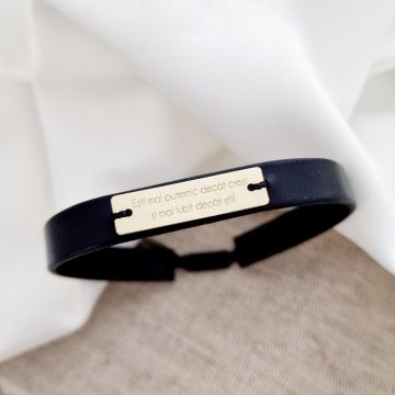 Bratara barbateasca din piele - Placuta gravata cu text din Aur Galben 9K - Model reglabil