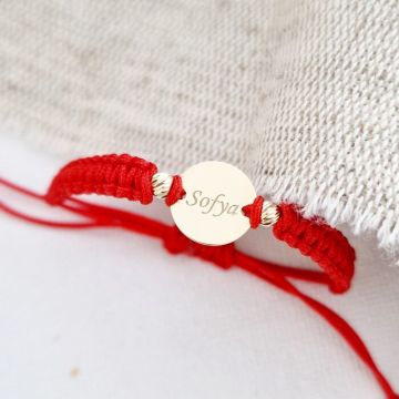 Bratara personalizata - Banut 10 mm gravat cu nume/data/initiala si cu 2 bilute 3 mm - Aur Galben 14K - Snur impletit reglabil