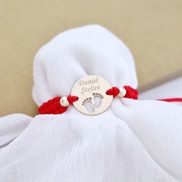 Bratara personalizata - Banut 12 mm cu picioruse decupate si cu 2 bilute 3 mm - Aur Galben 14K - Snur impletit reglabil