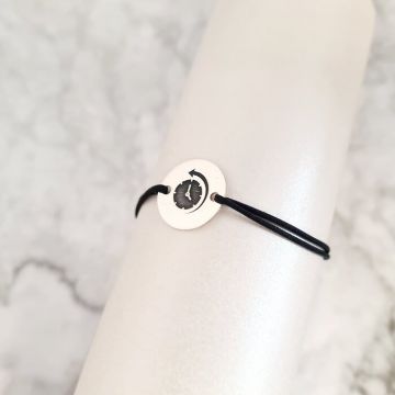 Bratara personalizata cu simbol materie scoala - Istorie - Banut de 15 mm cu snur reglabil - Argint 925